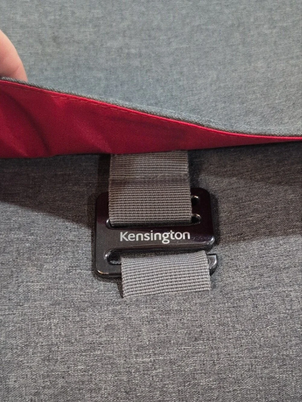 Kensington LM340 14.4'' Laptop Messenger Bag